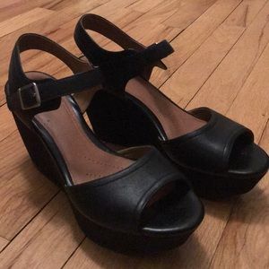 Like new Clark’s wedges